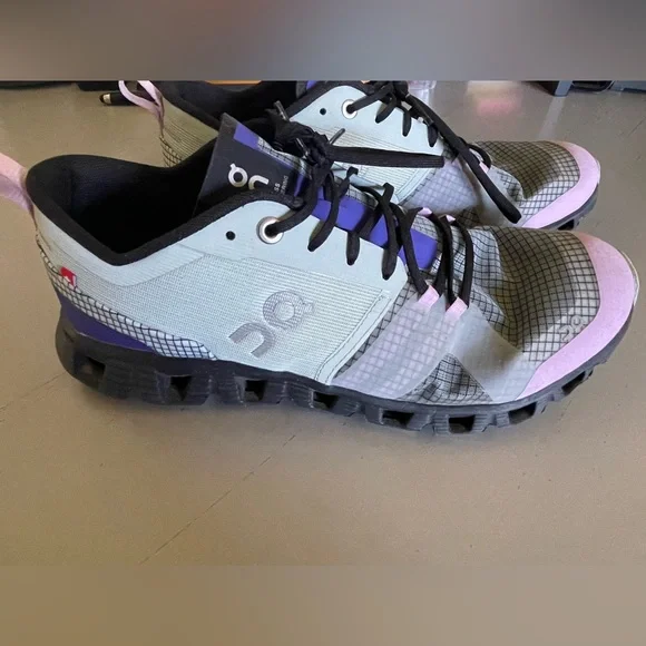 On Cloud Tennis Shoes (gently used)